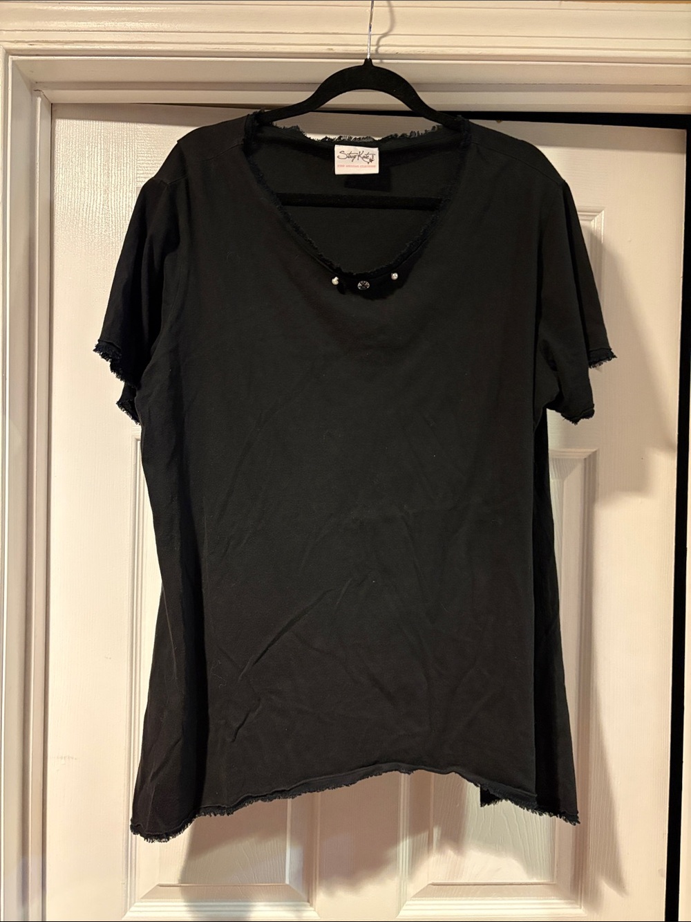 Simply Vera V-Neck Short Sleeve Tee in Black